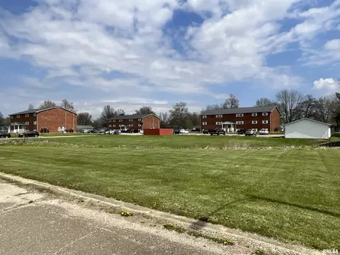 555 Roddy Rd, Salem, IL 62881