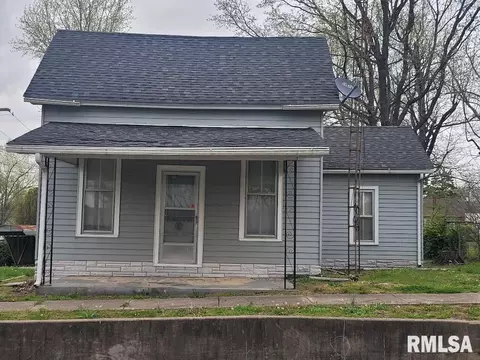 500 E St Charles Ave, Mcleansboro, IL 62859