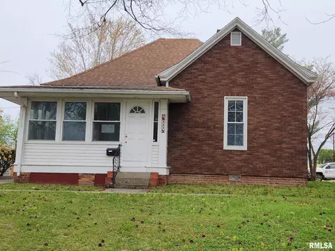 323 N Pear St, Mount Carmel, IL 62863