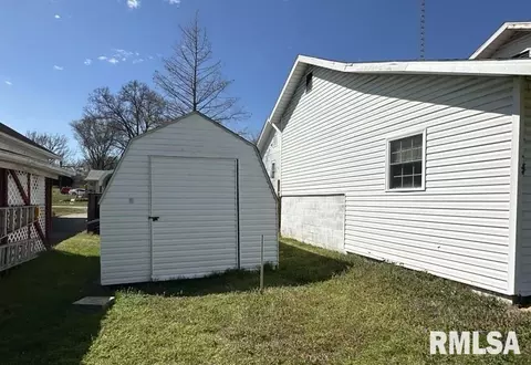 403 E Cedar Ave, Du Quoin, IL 62832 photo 9