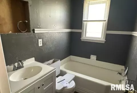 403 E Cedar Ave, Du Quoin, IL 62832 photo 16