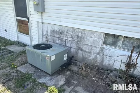 403 E Cedar Ave, Du Quoin, IL 62832 photo 7
