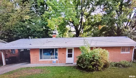 911 W Burton St, Carbondale, IL 62901