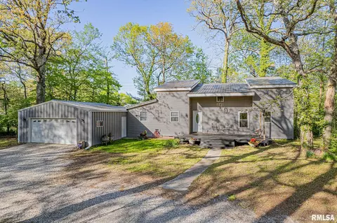 2389 Selmaville Rd, Salem, IL 62881