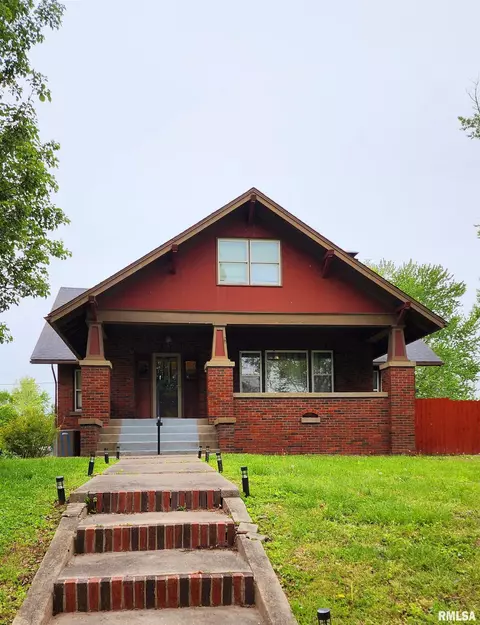 103 E High St, Anna, IL 62906