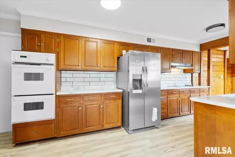 1722 Benton St, Eldorado, IL 62930 photo 9