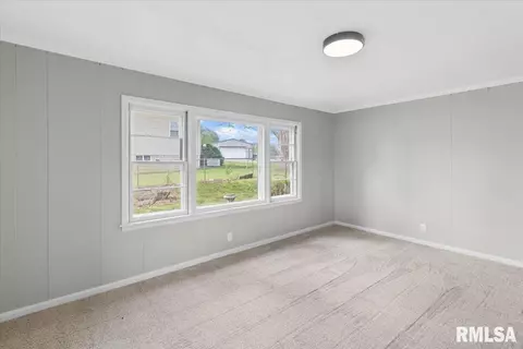1722 Benton St, Eldorado, IL 62930 photo 3