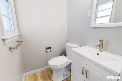 1722 Benton St, Eldorado, IL 62930 photo 12