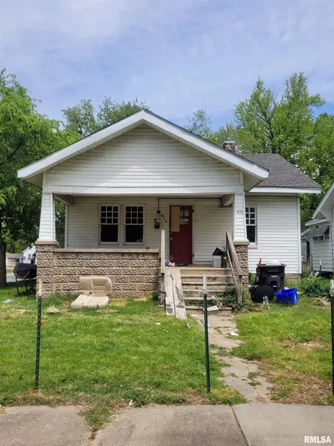 810 W College St, Carbondale, IL 62901