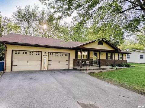 102 Thomas Dr, Cobden, IL 62920