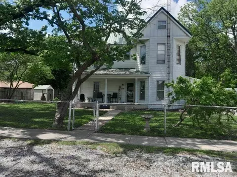 209 N Walnut St, Pinckneyville, IL 62274