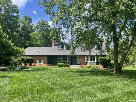 29 Hillcrest Dr, Carbondale, IL 62901