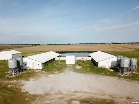 2438 Indigo Ln, Clay City, IL 62824