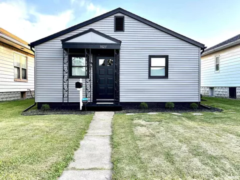 1023 E Broadway, Centralia, IL 62801