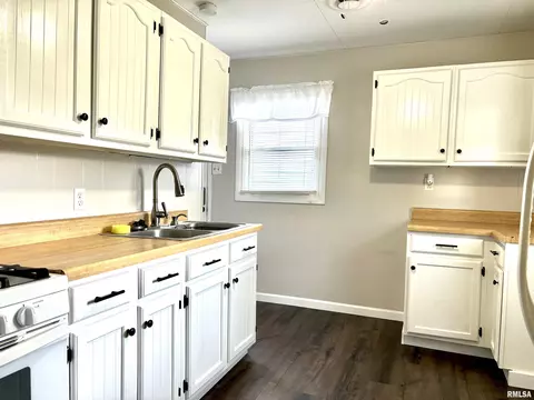1023 E Broadway, Centralia, IL 62801 photo 7