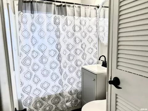 1023 E Broadway, Centralia, IL 62801 photo 14