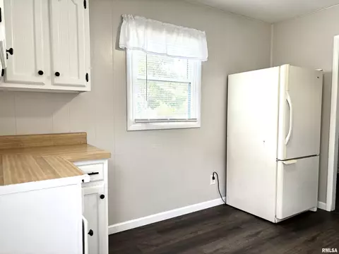 1023 E Broadway, Centralia, IL 62801 photo 9