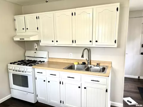1023 E Broadway, Centralia, IL 62801 photo 8