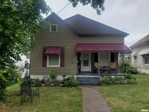 209 S Main St, Harrisburg, IL 62946