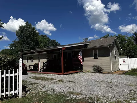 1411 E Webster St, Benton, IL 62812 photo 1