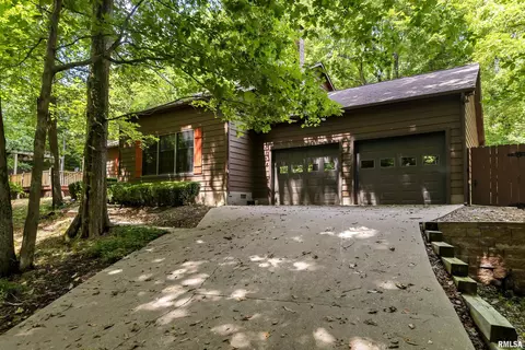 8 Loblolly Ln, Carbondale, IL 62902