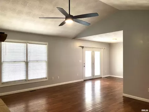 1804 E Spring Garden Rd, Marion, IL 62959 photo 9
