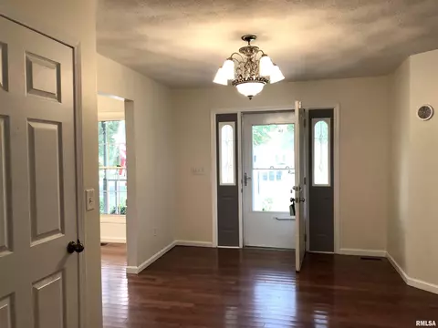 1804 E Spring Garden Rd, Marion, IL 62959 photo 3