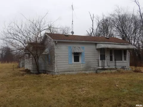 807 E 2nd St, Buckner, IL 62819 photo 2