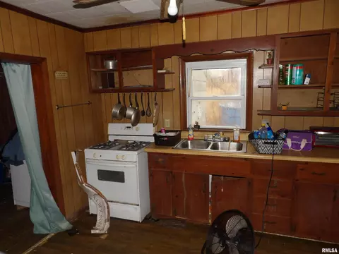 807 E 2nd St, Buckner, IL 62819 photo 9