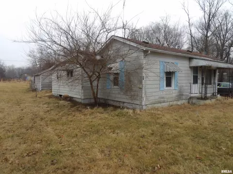 807 E 2nd St, Buckner, IL 62819 photo 4
