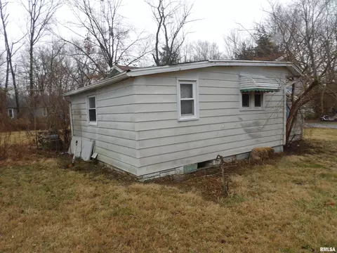 807 E 2nd St, Buckner, IL 62819 photo 6