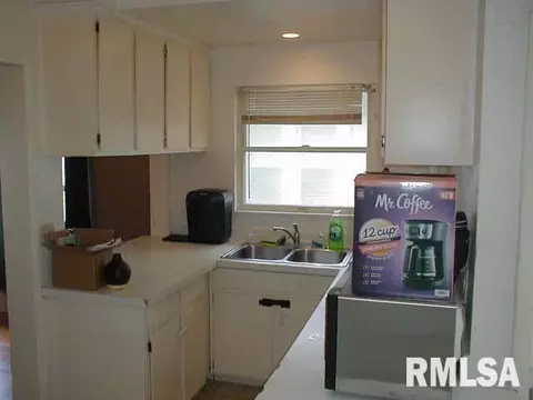 809 N Van Buren St, Marion, IL 62959 photo 11
