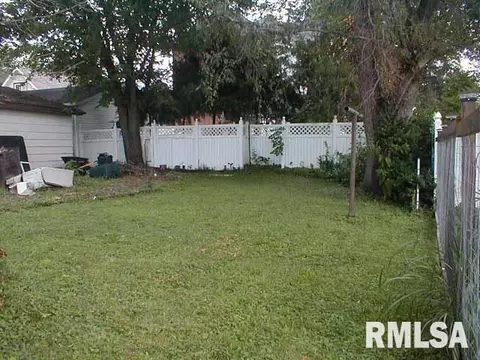809 N Van Buren St, Marion, IL 62959 photo 5