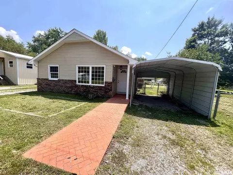 215 Beaumont St, Zeigler, IL 62999