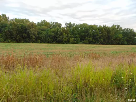 222 House Rd, Elkville, IL 62932