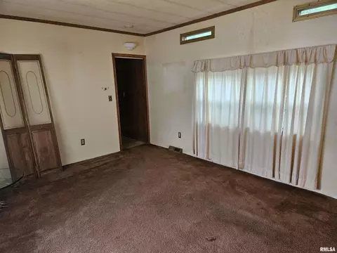702 E Blake St, Benton, IL 62812 photo 15
