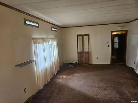 702 E Blake St, Benton, IL 62812 photo 17