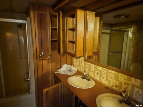 702 E Blake St, Benton, IL 62812 photo 13