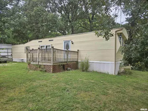 702 E Blake St, Benton, IL 62812 photo 10