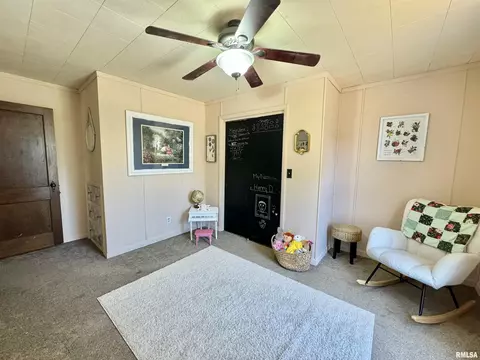 Bedroom - 2076 N State Rd, Flora, IL 62839 photo 9 of 10