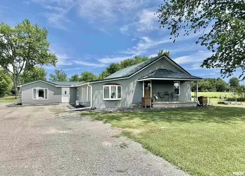 2076 N State Rd, Flora, IL 62839