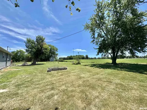 Exterior - 2076 N State Rd, Flora, IL 62839 photo 3 of 18