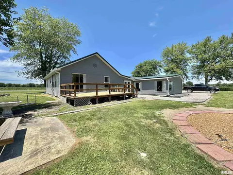 Exterior - 2076 N State Rd, Flora, IL 62839 photo 15 of 18