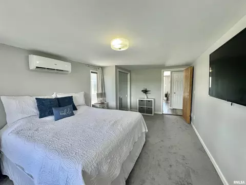 Bedroom - 2076 N State Rd, Flora, IL 62839 photo 4 of 10