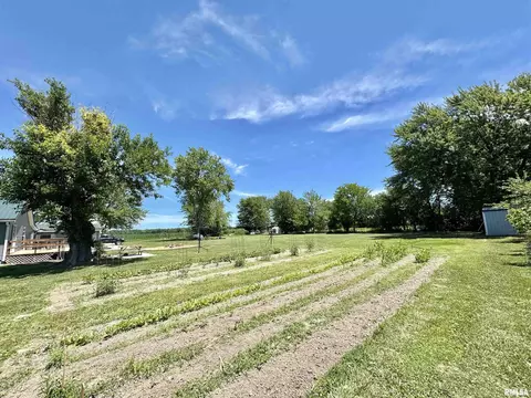 Exterior - 2076 N State Rd, Flora, IL 62839 photo 6 of 18