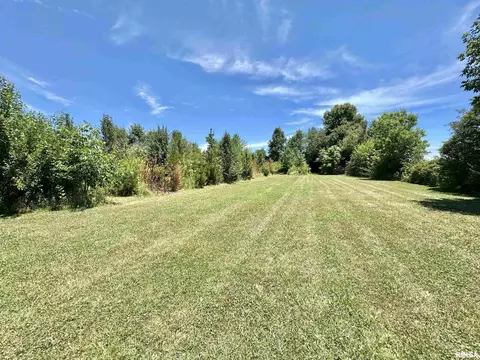 Exterior - 2076 N State Rd, Flora, IL 62839 photo 9 of 18