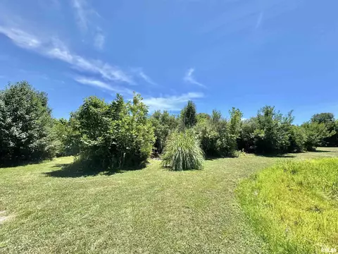 Exterior - 2076 N State Rd, Flora, IL 62839 photo 7 of 18