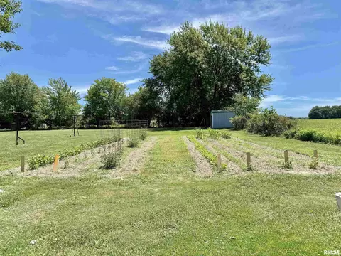 Exterior - 2076 N State Rd, Flora, IL 62839 photo 4 of 18