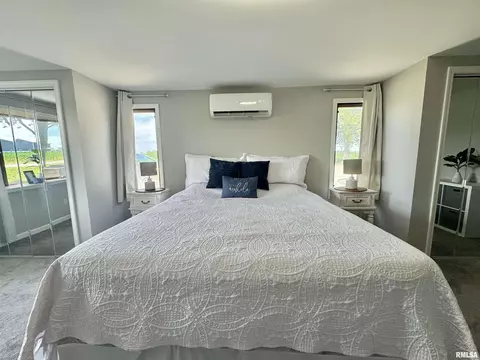 Bedroom - 2076 N State Rd, Flora, IL 62839 photo 1 of 10
