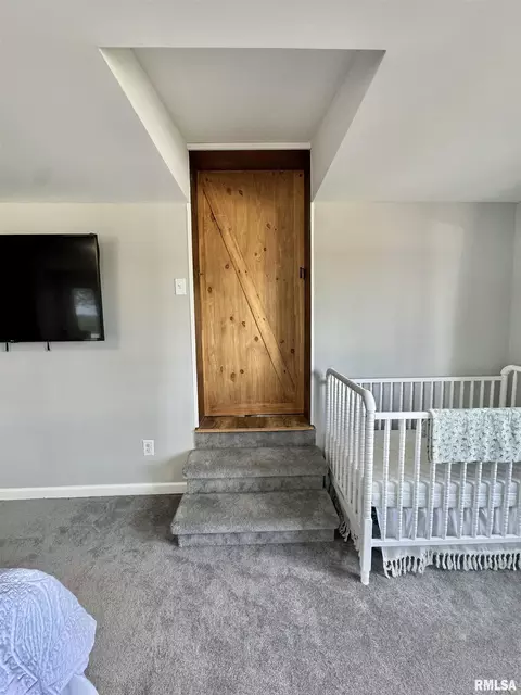Bedroom - 2076 N State Rd, Flora, IL 62839 photo 10 of 10